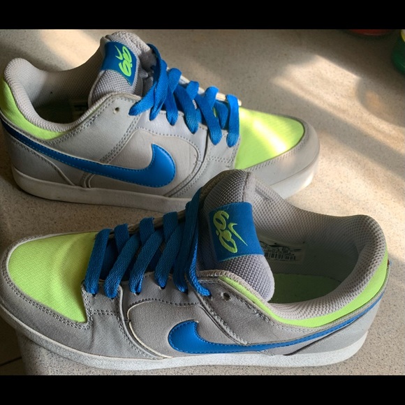 Nike - Picture 2 of 5